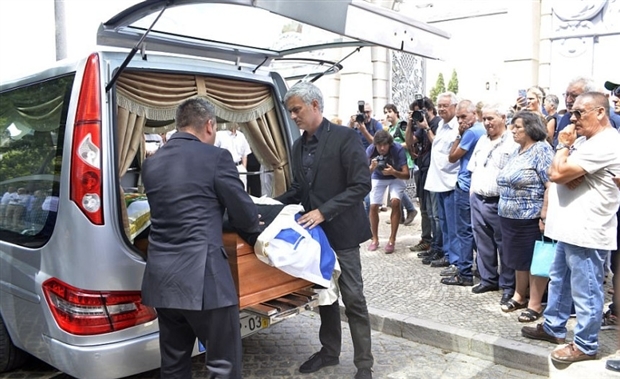 Mourinho tiều tụy trong ngày trở lại Manchester  - Bóng Đá