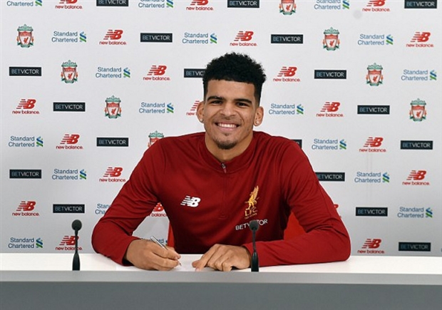 Liverpool vừa qua đã chính thức có được chữ ký của Solanke