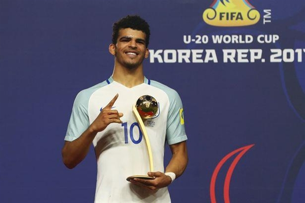 Không những giành lấy danh hiệu cầu thủ xuất sắc nhất giải đấu.