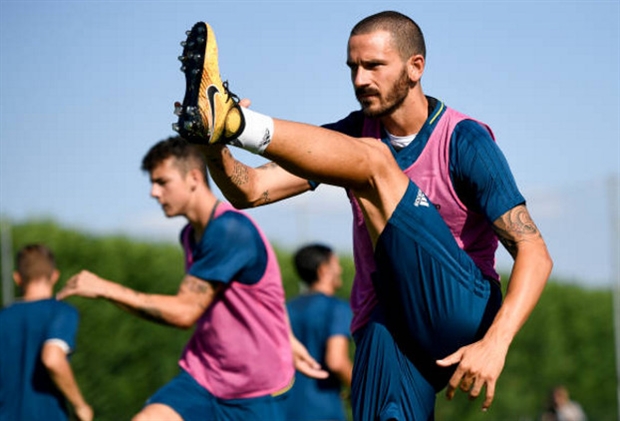 Bonucci đã không nói chuyện với bất cứ ai, và cứ lầm lũi tập luyện.