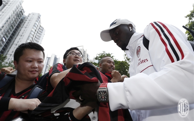 Đáng tiếc trong chuyến đi này không có Suso và Romagnoli vì chấn thương.