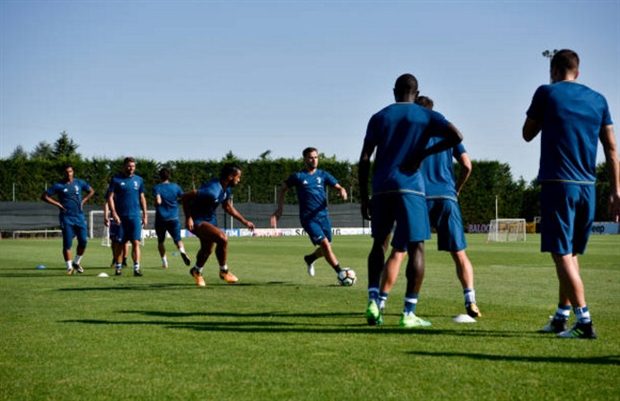 Dàn sao Juventus lộ bụng béo tại Vinovo - Bóng Đá
