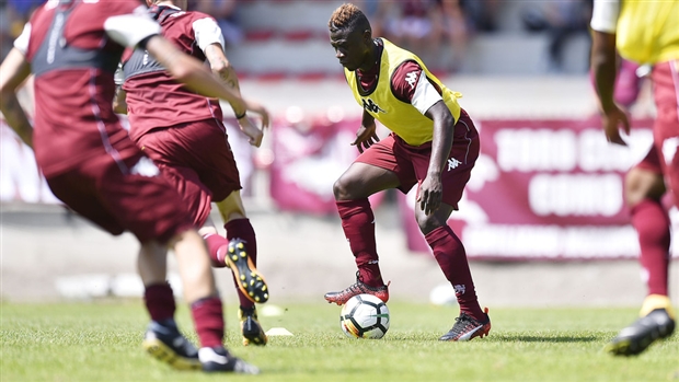 Giữa bão tin đồn, Belotti lại xuất hiện tươi rói trên sân tập của Torino - Bóng Đá