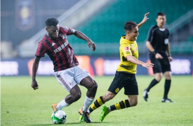 Tiền vệ: Kessie
