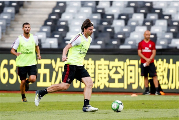 Tiền vệ: Montolivo