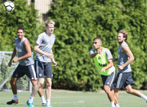 Vừa qua, Man Utd đã bắt đầu bước vào tập luyện để chuẩn bị cho trận đấu với Barcelona.