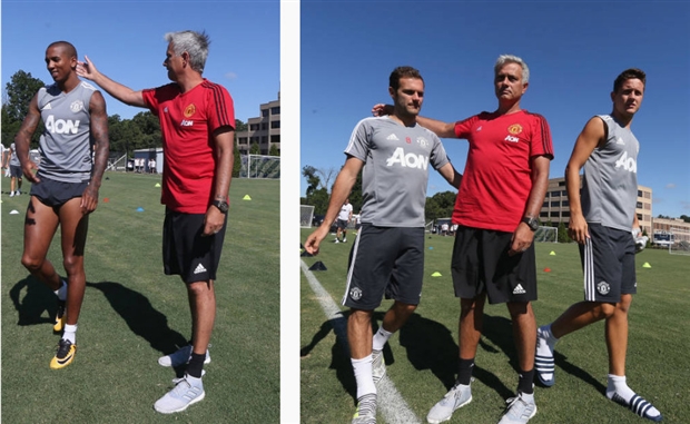 Mourinho động viên các học trò trước giờ tập luyện.