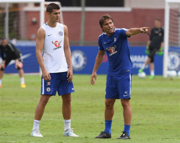 Bị phóng viên 'vây', Conte trút giận lên Morata? - Bóng Đá