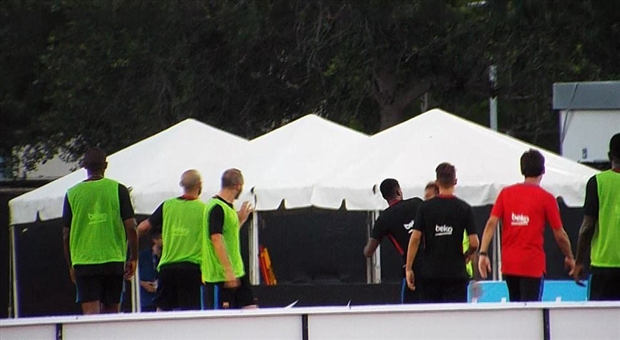 Ngày hôm qua, Neymar đã có một vụ xô xát không hay cùng người đồng đội mới Nelson Semedo.