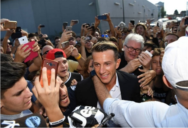 Bernardeschi là một trong những tân binh được chờ đợi nhất của Juventus trong mùa Hè này.