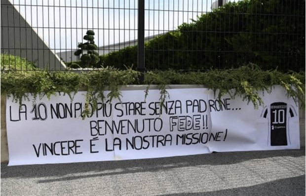 Sự kỳ vọng dành cho Bernardeschi đã được thể hiện rõ khi nhiều CĐV đã yêu cầu lãnh đạo Juventus trao cho anh chiếc áo số 10.