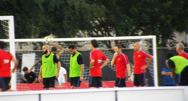 Rất nhiều cầu thủ của Barcelona đã tỏ ra ngơ ngác trước phản ứng của Neymar.