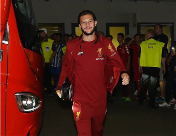 Tiền vệ: Lallana