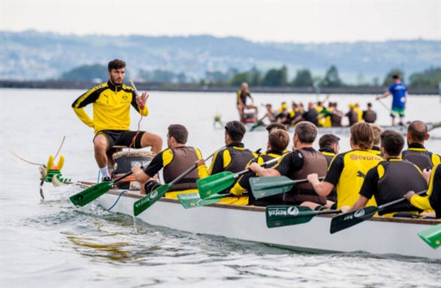 Khi các thành viên của đội bóng nước Đức đã quyết định tìm 'niềm vui' mới.