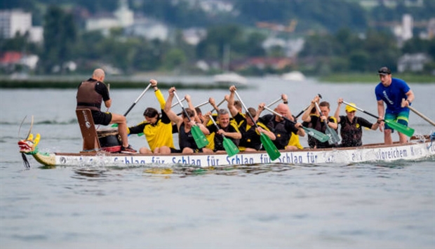 Cụ thể các ngôi sao của Dortmund đã kéo nhau đi chéo thuyền.