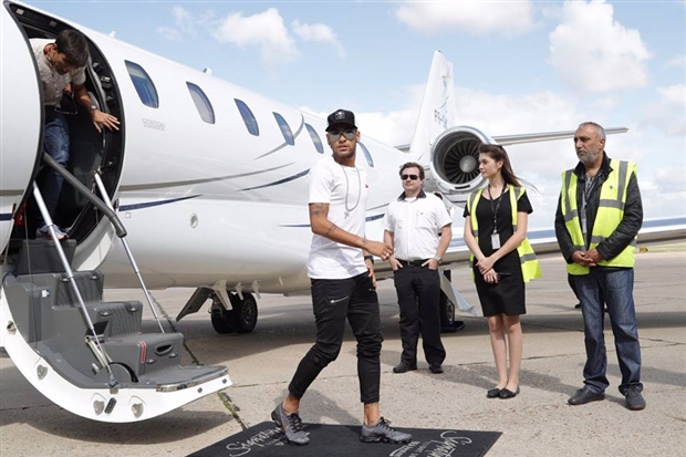 Neymar được chào đón như ông Hoàng tại Paris - Bóng Đá
