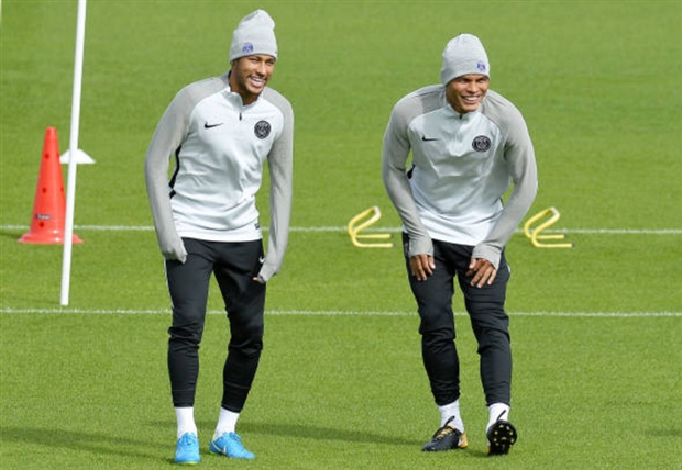 Neymar và Silva như hình với bóng trong buổi tập mới đây của PSG.