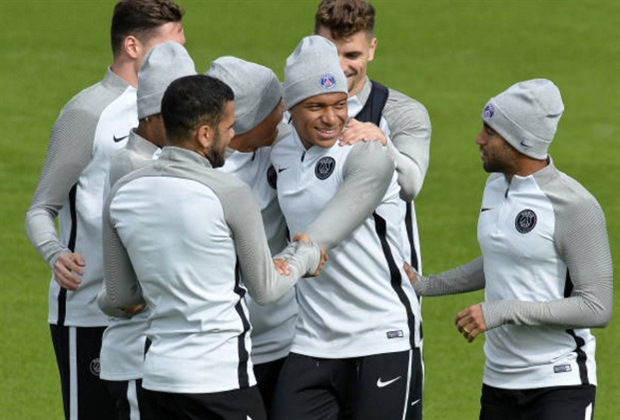  Cặp kè cùng đồng hương, Neymar bỏ rơi Mbappe - Bóng Đá