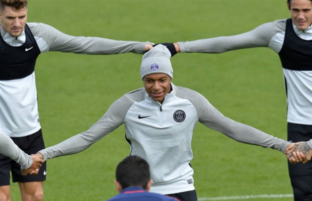  Cặp kè cùng đồng hương, Neymar bỏ rơi Mbappe - Bóng Đá