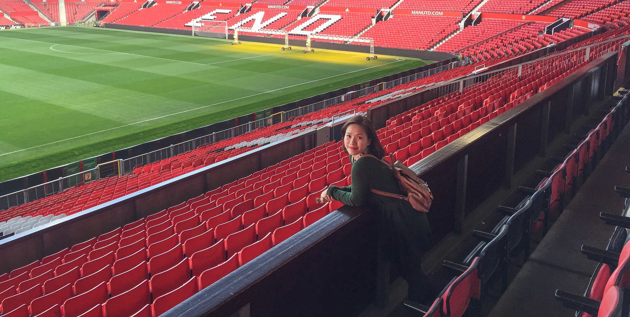 'Nữ thần' nhạc Việt thế hệ 8x, 9x bất ngờ đặt chân tới Anfield - Bóng Đá