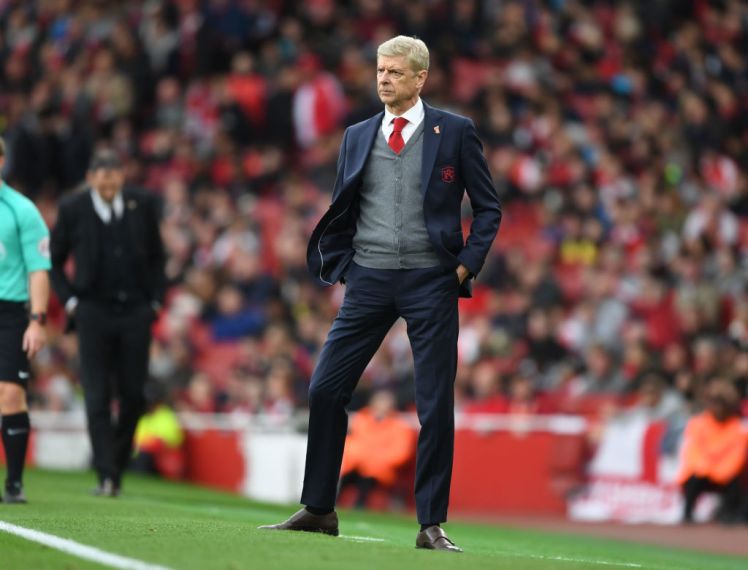 Arsenal cũng 'trầy da tróc vẩy' mới vượt qua được Swansea.