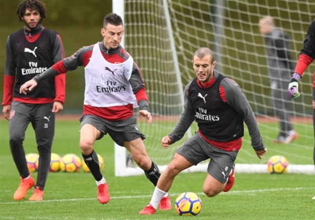 Không chỉ Ozil, các cầu thủ khác của Arsenal cũng đều rất năng nổ trên sân tập.