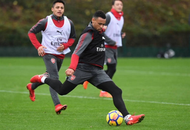 So với Man City, Arsenal hiện đang kém tới 9 điểm trên BXH.