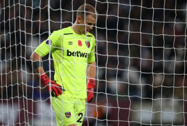 Tuy nhiên ở các bàn thua thứ 3 và 4, thủ thành người Anh chỉ còn có thể nở một nụ cười trừ và vô cùng bất lực.