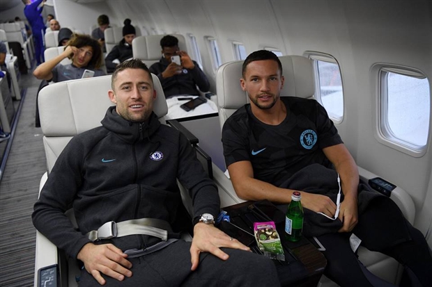 Các ngôi sao của Chelsea lúc này cũng đã yên vị trên máy bay để chuẩn bị lên đường sang Azerbaijan