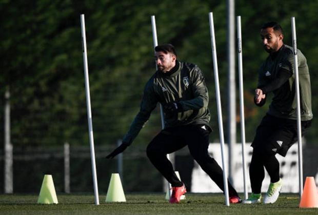 Đoàn quân của HLV Allegri chỉ đang hơn Porto 3 điểm.