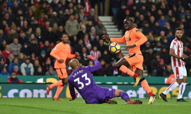 Không đá chính, Salah vẫn lập cú đúp vào lưới Stoke - Bóng Đá