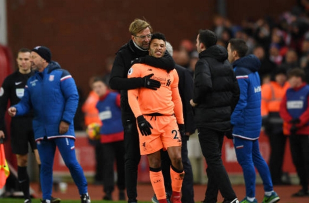 Thuyền trưởng của Liverpool tiếp tục thể hiện cảm xúc với cậu học trò Chamberlain.