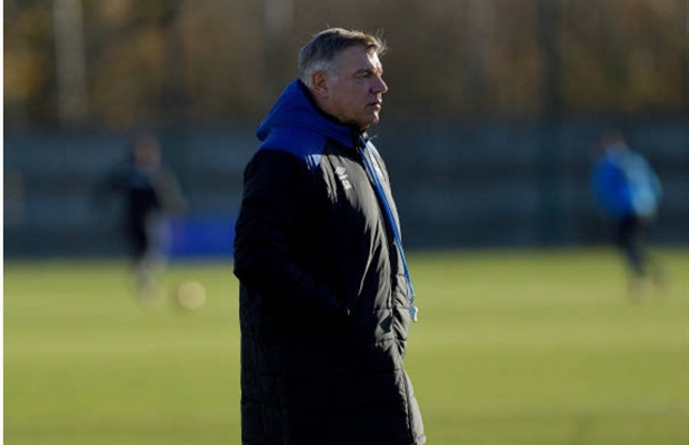 Hợp đồng của ông với Everton sẽ có thời hạn tới tháng 06/2019.