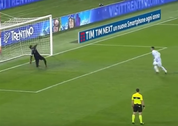 Trong tình huống này, dù đã bị mất đà vì bị Viviani đánh lửa bởi một tình huống Panenka.