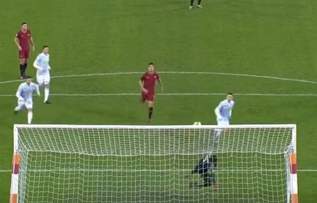 Đặc biệt nhất chính là tình huống cản phá phạt đền ở phút 55.