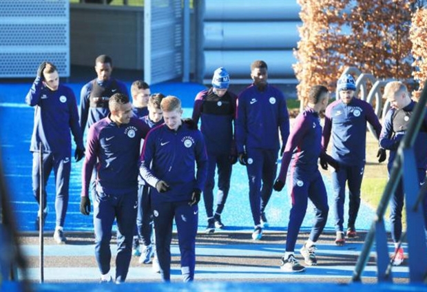 Không khí trên sân tập của Man City khá vui vẻ và rộn ràng tiếng cười.