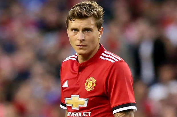 Trung vệ: Victor Lindelof