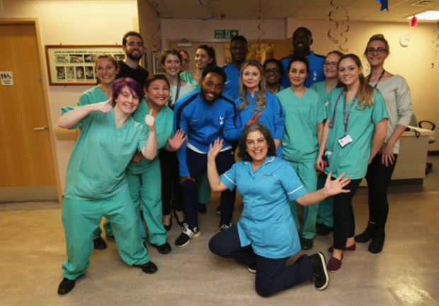 Đây là những hình ảnh của các ngôi sao Tottenham tại bệnh viện Barnet.