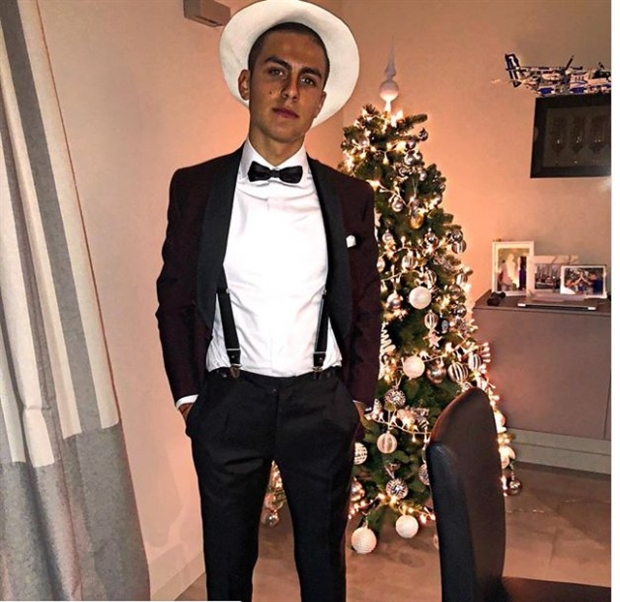 Cách đây vài ngày, Dybala buồn bã đã chia sẻ những bức ảnh đón đêm Noel một mình.