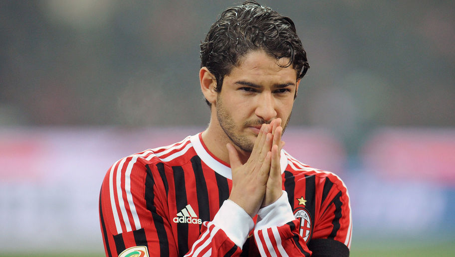 Nhìn Milan khủng hoảng, Pato đánh tiếng muốn trở lại - Bóng Đá