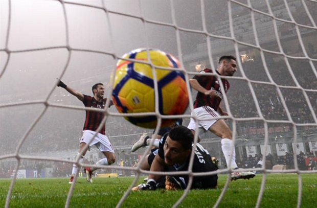 Cutrone dùng tay ghi bàn vào lưới Lazio, Milan tiếp tục mạch hồi sinh - Bóng Đá
