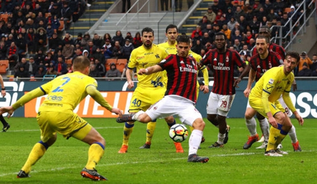 Ngược dòng ngoạn mục, Milan trở lại Serie A với 3 điểm - Bóng Đá