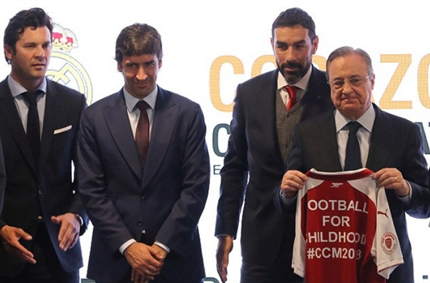 Huyền thoại Raul của Real và Robert Pires của Arsenal cũng đến góp mặt trong sự kiện