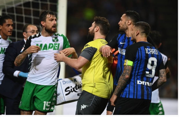 Vỡ mộng Champions League, Icardi lao vào đánh đối thủ  - Bóng Đá