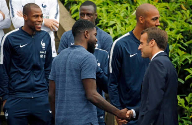 Tổng thống Pháp tới thăm đại bảng doanh của Les Bleus - Bóng Đá