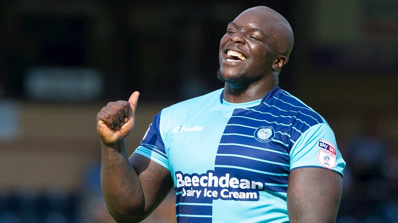 'Quái thú' Akinfenwa thách Ramos dám dùng tiểu xảo với mình - Bóng Đá