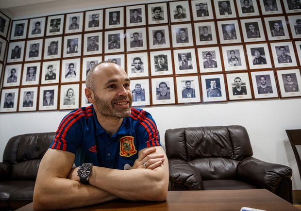 Andres Iniesta đã lên tiếng giải thích về quyết định của mình.