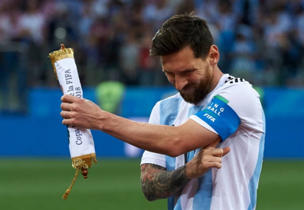 Sự căng thẳng đã được thể hiện rất rõ trên gương mặt của Messi ngay từ những giây đầu tiên của trận đấu.