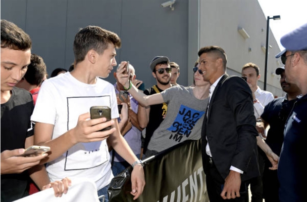 Rừng CĐV Juventus chào đón tân binh 40 triệu euro đến Turin - Bóng Đá