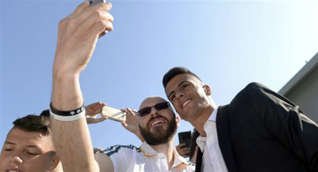 Rừng CĐV Juventus chào đón tân binh 40 triệu euro đến Turin - Bóng Đá